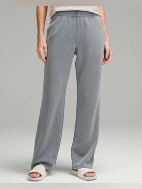 Lululemon Softstreme High-Rise Pant in Belgian Blue- Size 6
